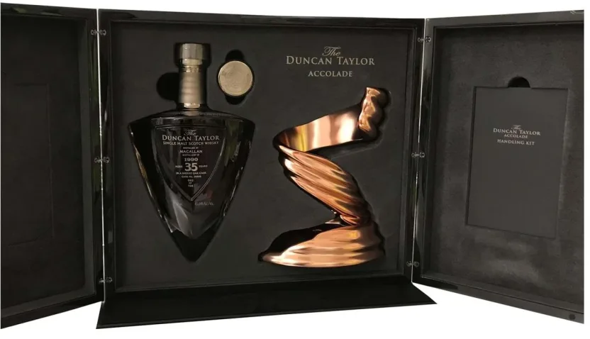 Виски Macallan 1990 35 years Duncan Taylor The Accolade gift box