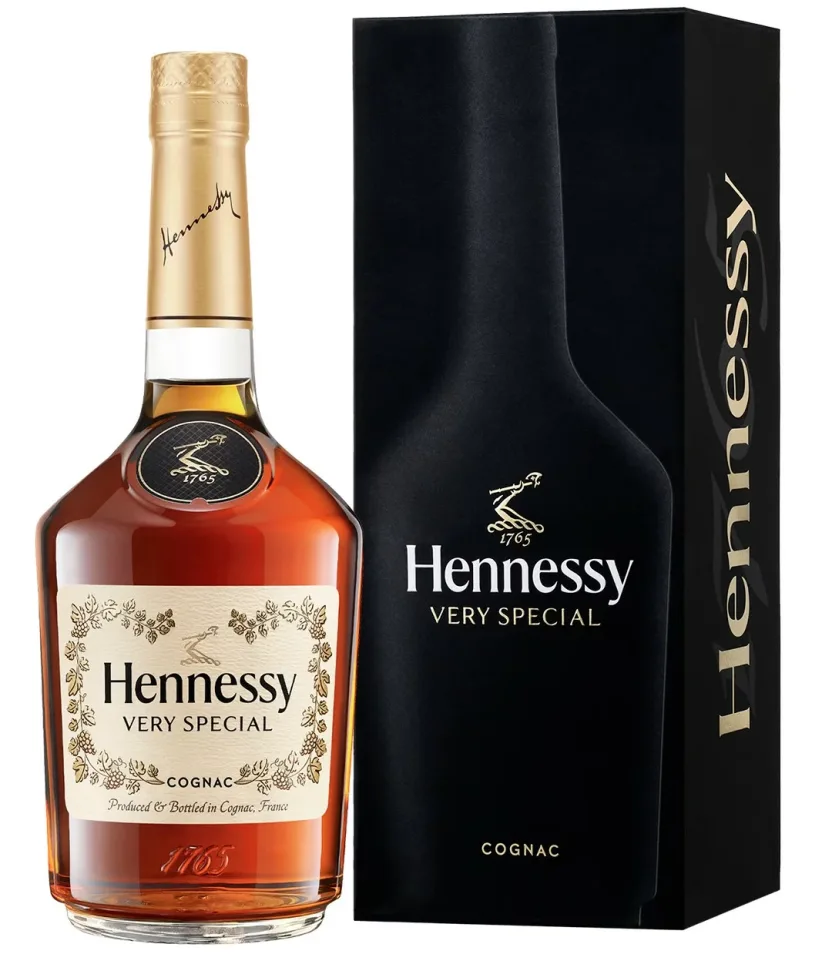 Коньяк Hennessy VS, gift box, 0.7 л купить в Москве по цене 4400